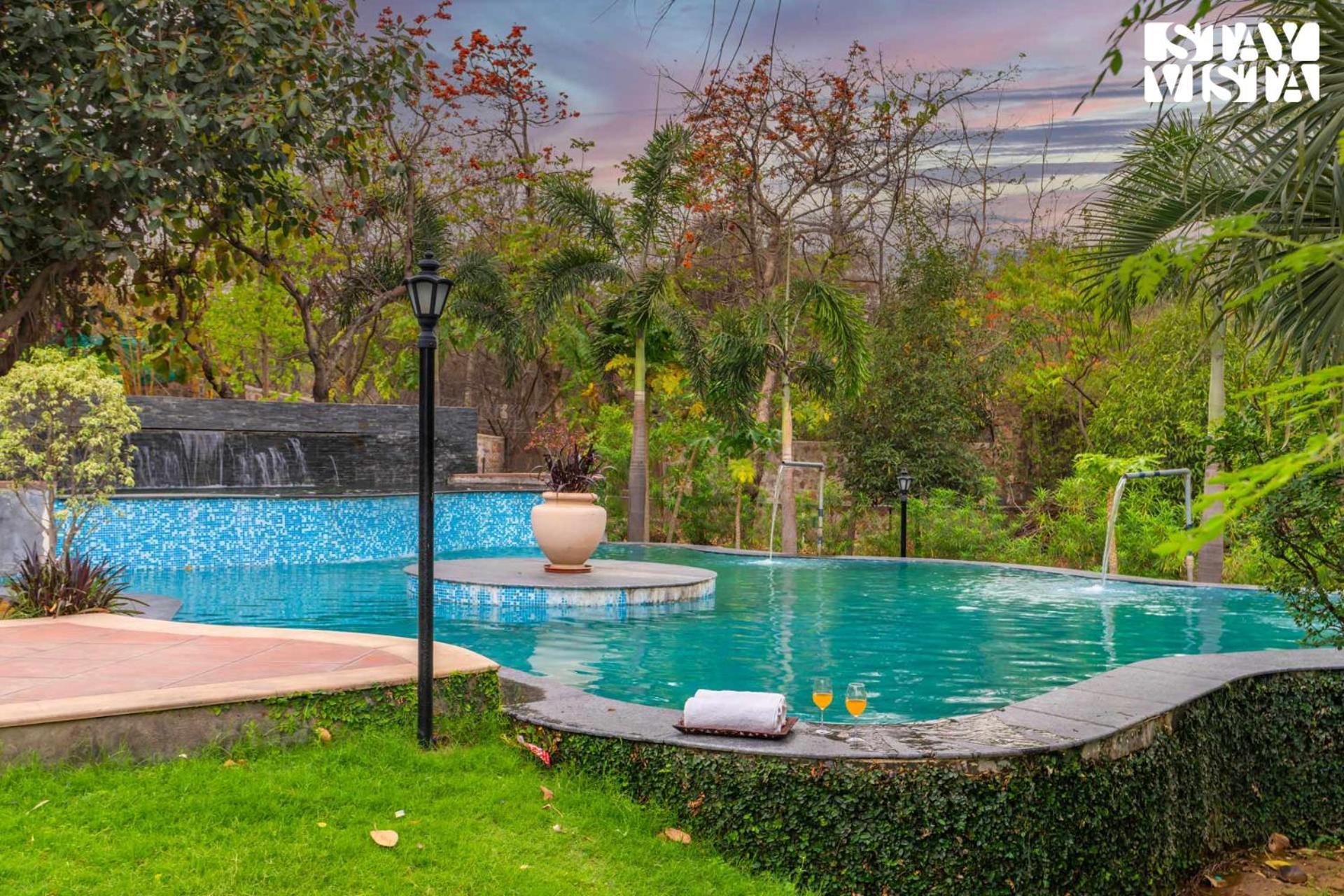 Stayvista At Maple Farms With Pool, Bbq & Bonfire Sohna Dış mekan fotoğraf